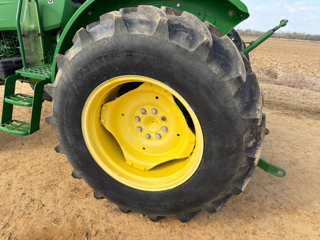 Image of John Deere 5065E equipment image 1