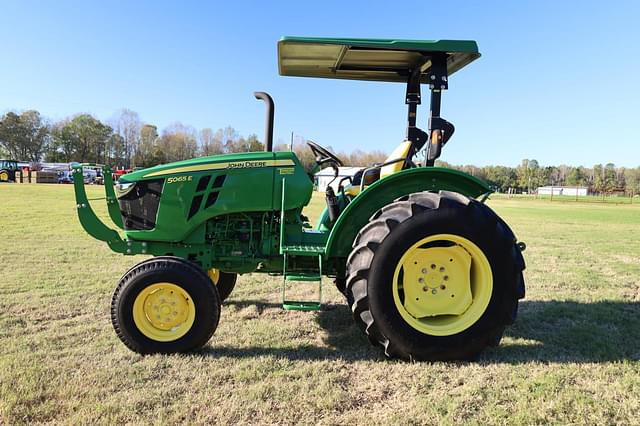 Image of John Deere 5065E equipment image 3