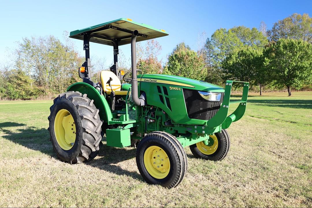 Image of John Deere 5065E Primary image