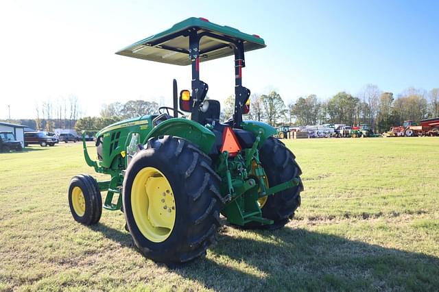 Image of John Deere 5065E equipment image 4