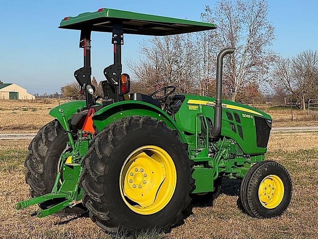 Image of John Deere 5065E equipment image 3