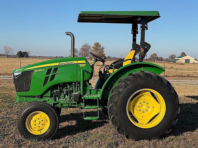 Image of John Deere 5065E equipment image 1