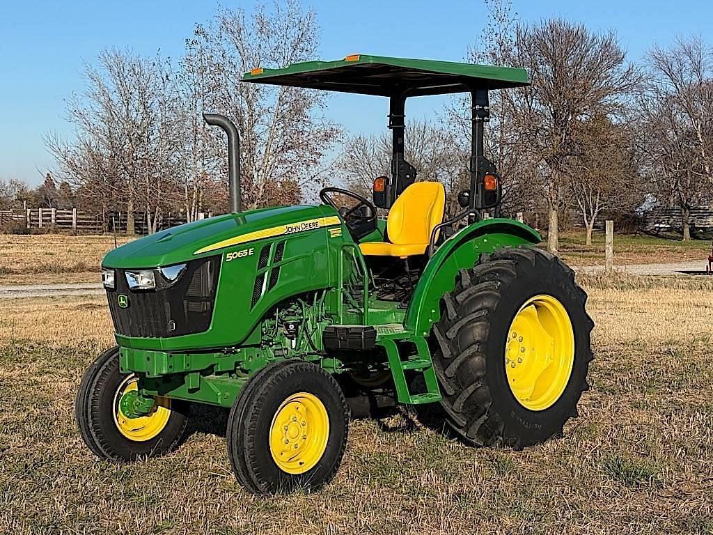 Image of John Deere 5065E Primary image