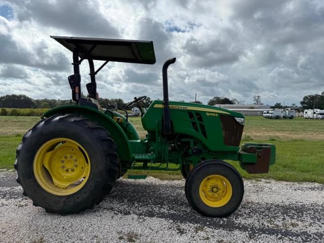 Image of John Deere 5065E equipment image 4