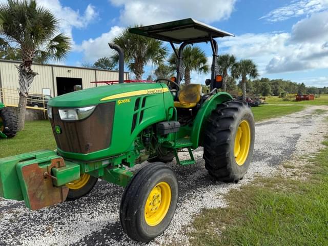 Image of John Deere 5065E equipment image 1