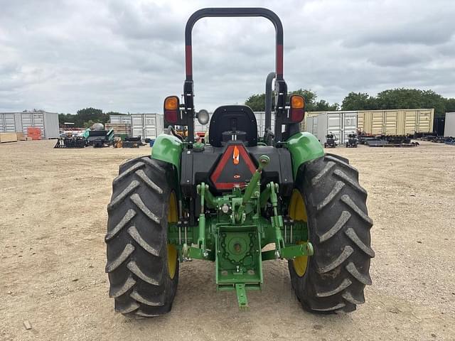 Image of John Deere 5065E equipment image 3