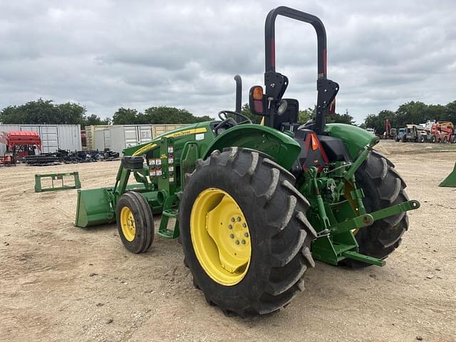 Image of John Deere 5065E equipment image 2