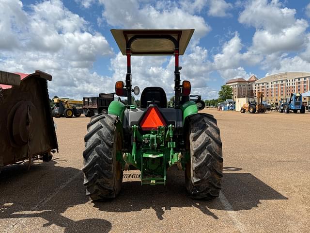 Image of John Deere 5065E equipment image 4