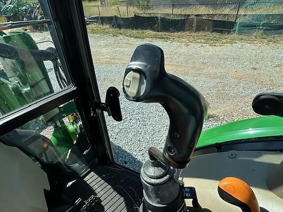 Image of John Deere 5065E equipment image 4