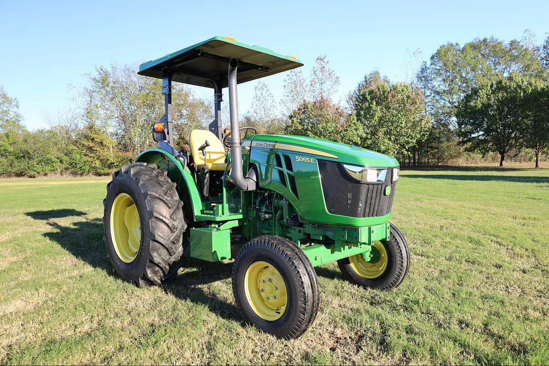 Image of John Deere 5065E Primary image