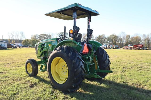 Image of John Deere 5065E equipment image 4