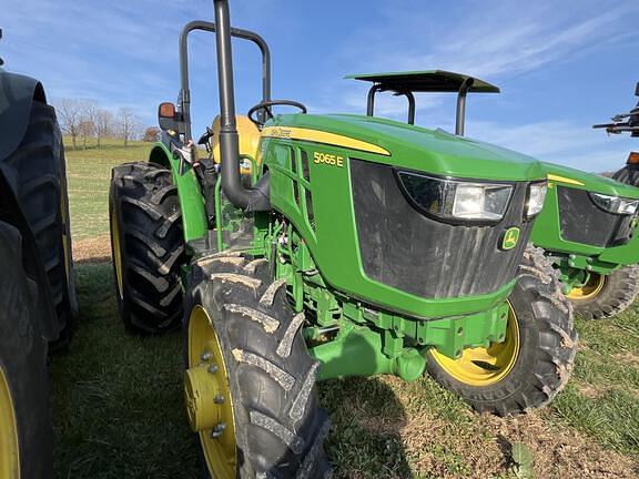 Image of John Deere 5065E equipment image 4