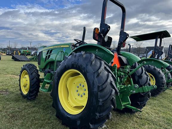 Image of John Deere 5065E equipment image 3