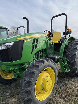 Image of John Deere 5065E equipment image 2