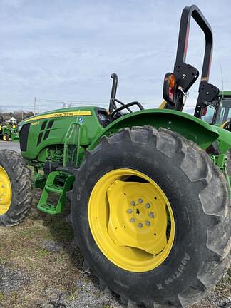 Image of John Deere 5065E equipment image 4