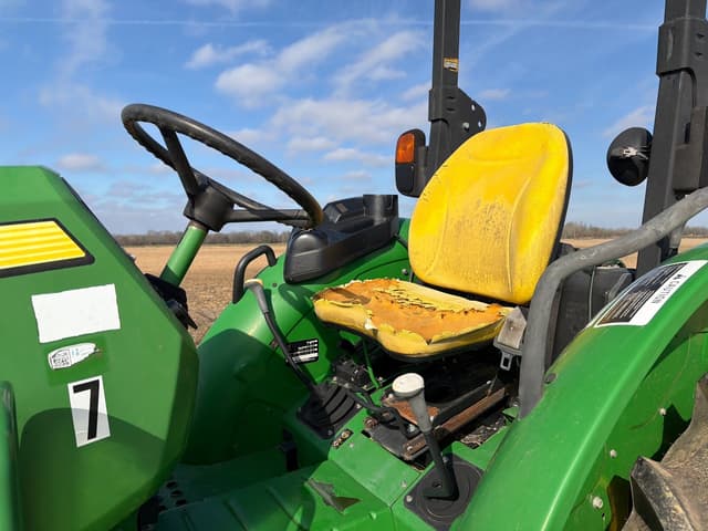 Image of John Deere 5065E equipment image 3