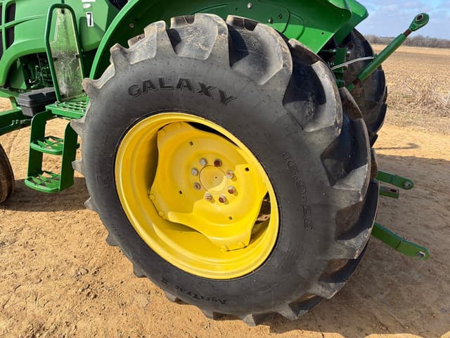 Image of John Deere 5065E equipment image 1