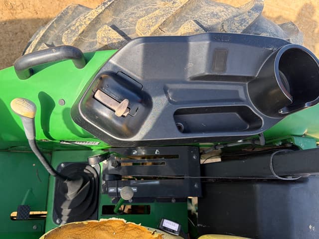 Image of John Deere 5065E equipment image 4