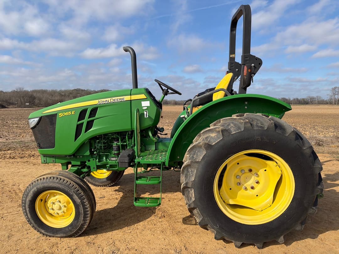 Image of John Deere 5065E Primary image