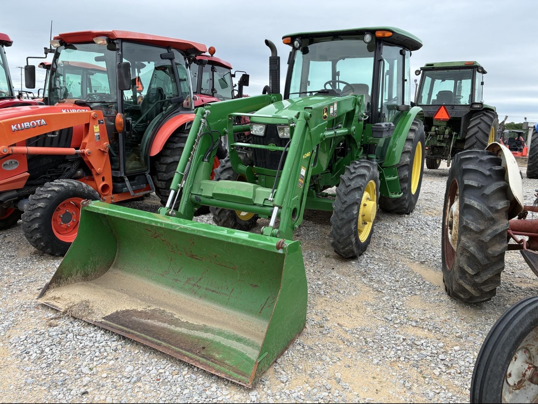 John Deere 5065E Equipment Image0