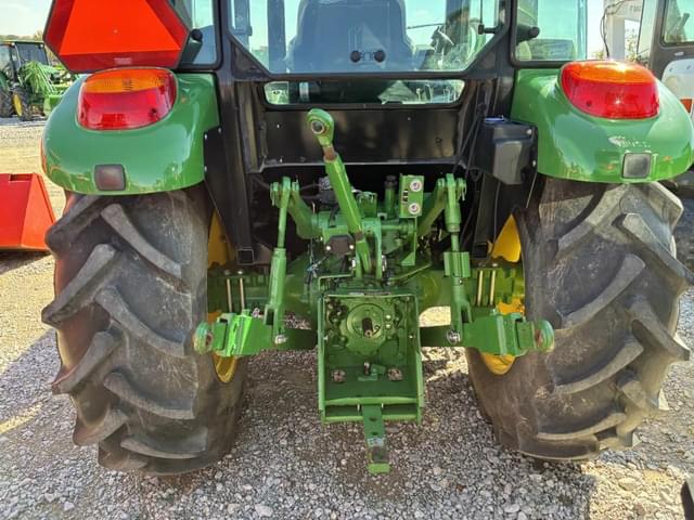 Image of John Deere 5065E equipment image 4