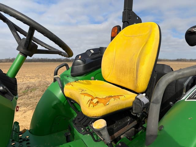Image of John Deere 5065E equipment image 3