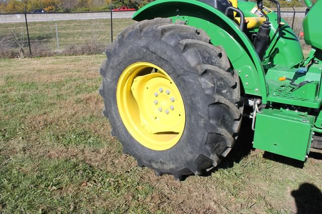 Image of John Deere 5065E equipment image 2