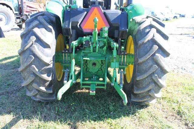 Image of John Deere 5065E equipment image 3