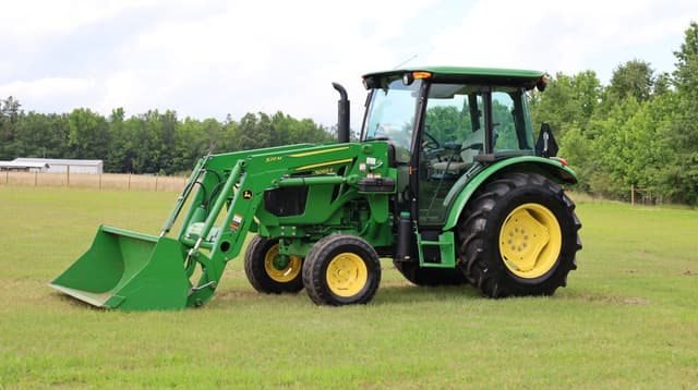 Image of John Deere 5065E equipment image 2