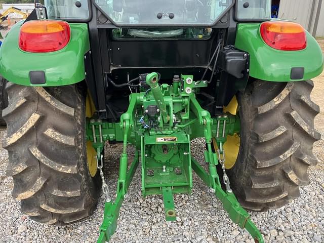 Image of John Deere 5065E equipment image 4