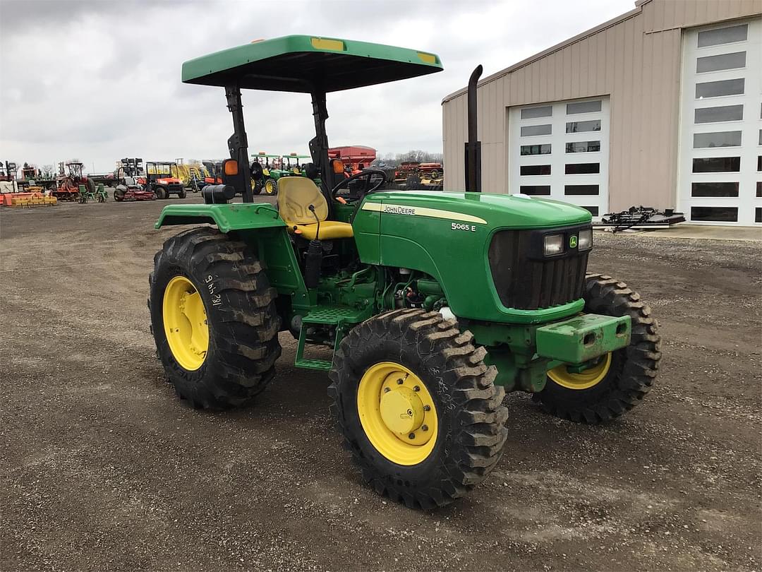 Image of John Deere 5065E Primary image