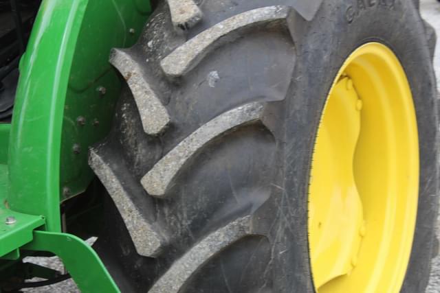 Image of John Deere 5065E equipment image 2
