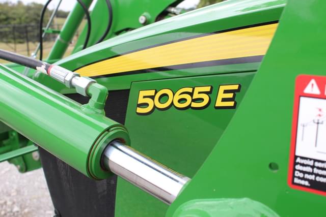 Image of John Deere 5065E equipment image 3