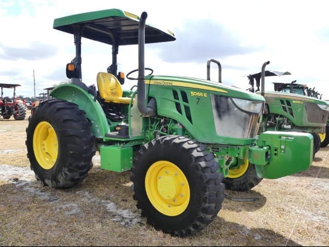Image of John Deere 5065E equipment image 1