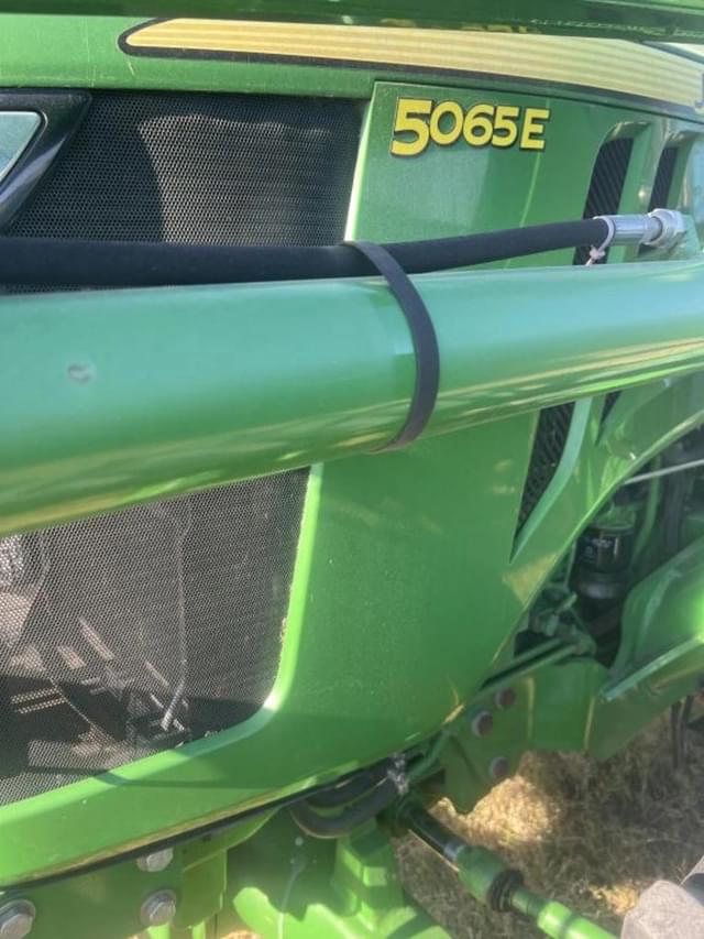 Image of John Deere 5065E equipment image 2