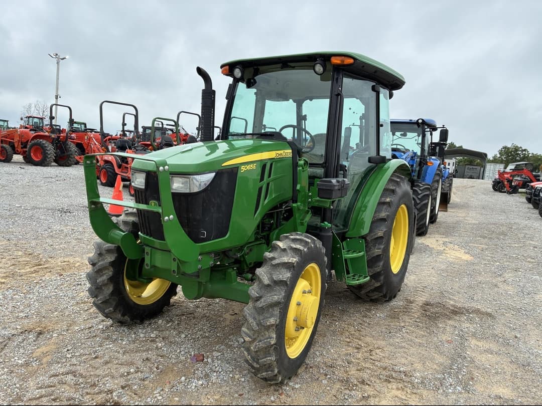 Image of John Deere 5065E Primary image