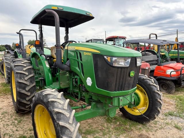 Image of John Deere 5065E equipment image 3