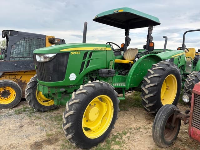Image of John Deere 5065E equipment image 1