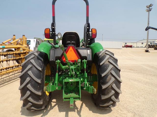 Image of John Deere 5065E equipment image 4