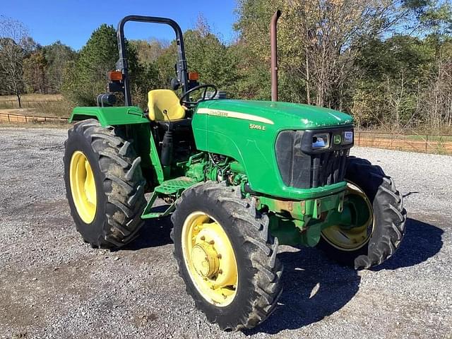 Image of John Deere 5065E equipment image 4