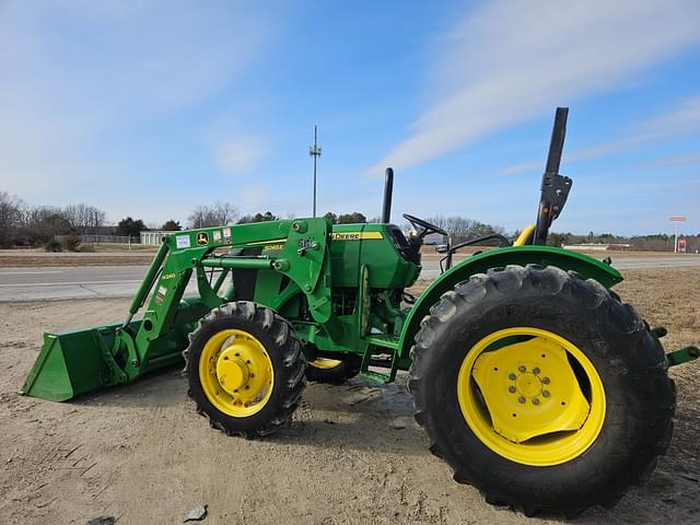 Image of John Deere 5065E equipment image 4