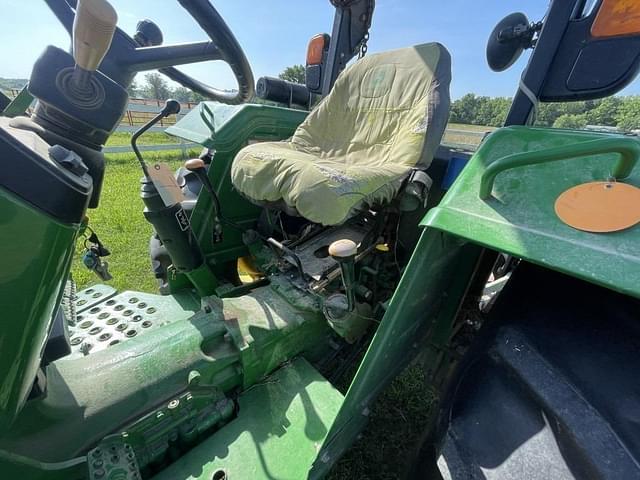 Image of John Deere 5065E equipment image 4