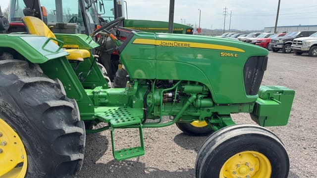 Image of John Deere 5065E equipment image 4