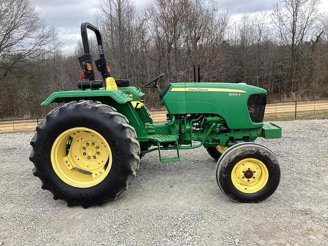 Image of John Deere 5065E equipment image 1