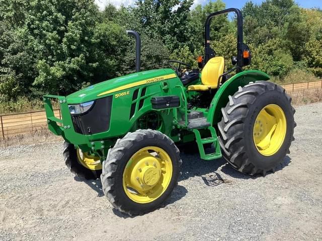 Image of John Deere 5065E equipment image 2