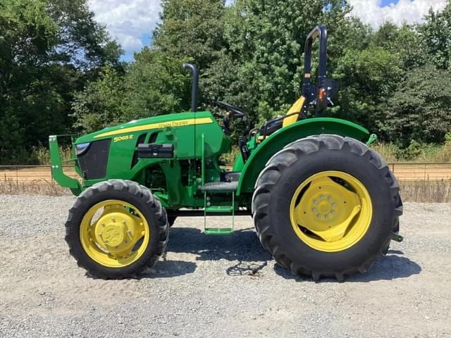 Image of John Deere 5065E equipment image 3