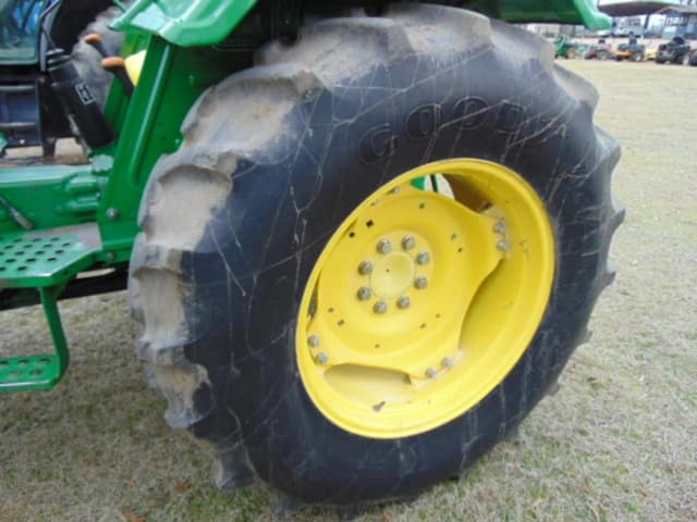Image of John Deere 5065E equipment image 4