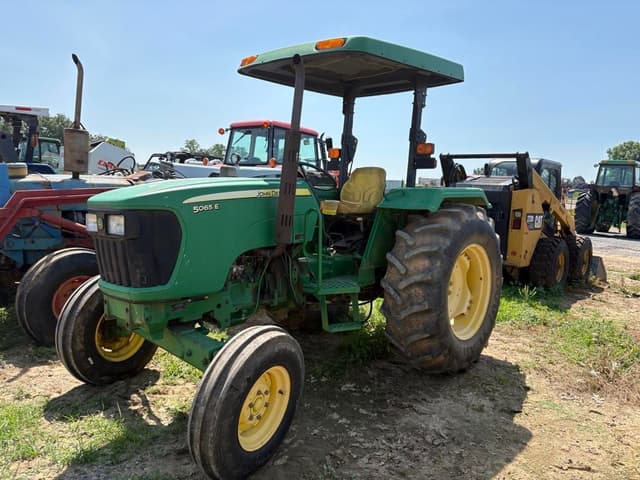 Image of John Deere 5065E equipment image 4