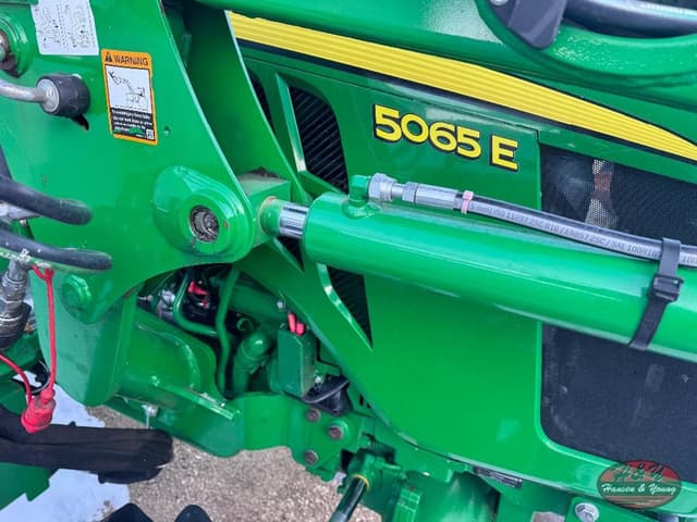 Image of John Deere 5065E equipment image 4