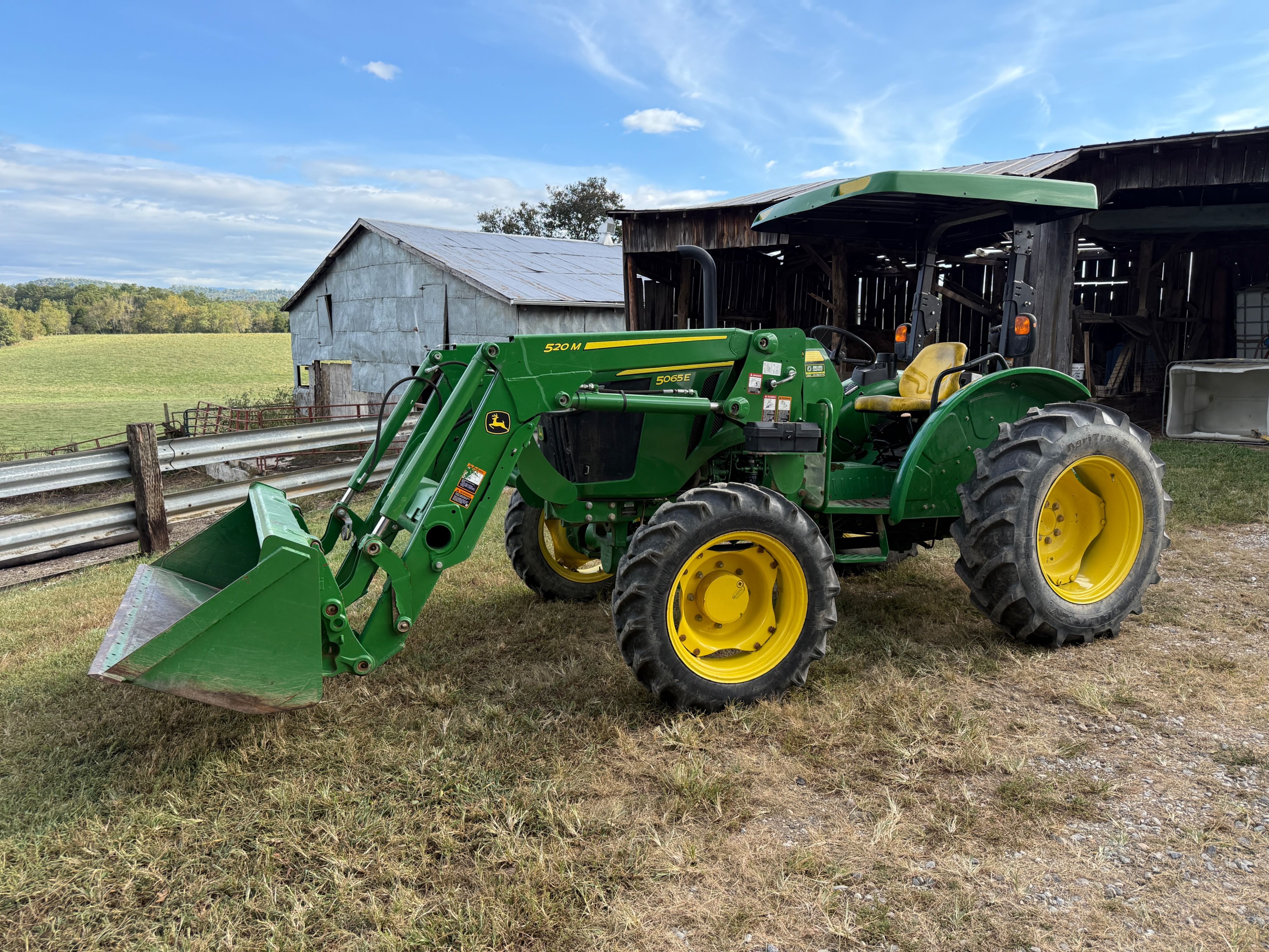 John Deere 5065E Equipment Image0